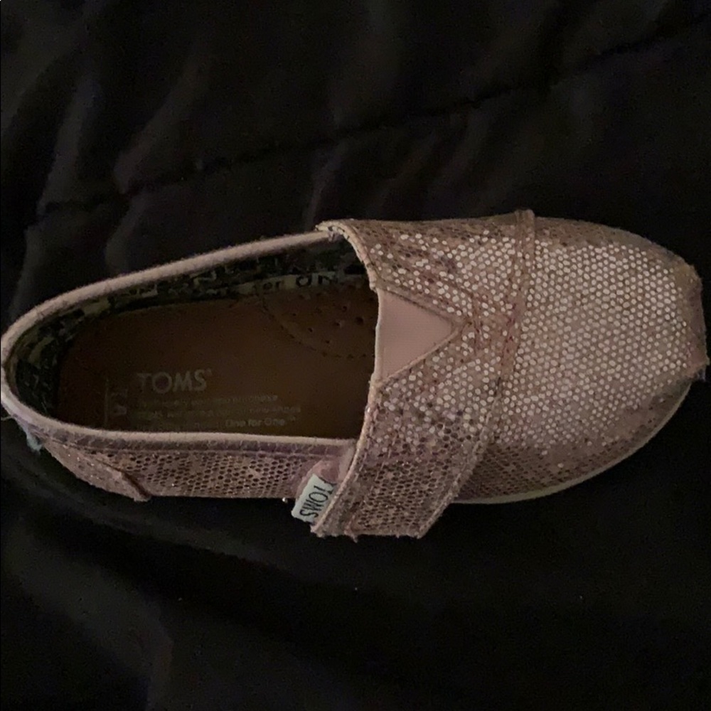 Toms shoe, size 6 toddler - Picture 2 of 4